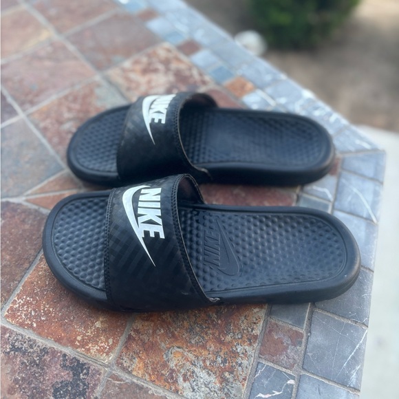 Black Nike Slides - Picture 3 of 4